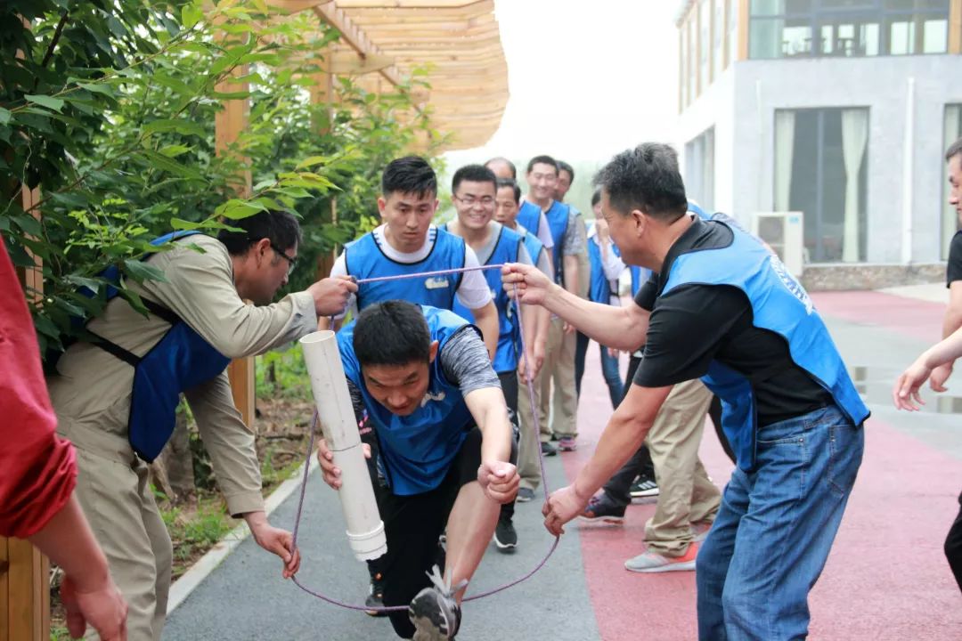 你好，我叫泓达