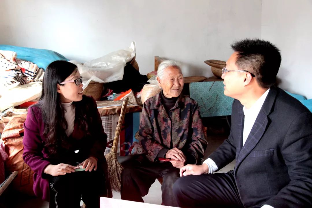 你好，我叫泓达