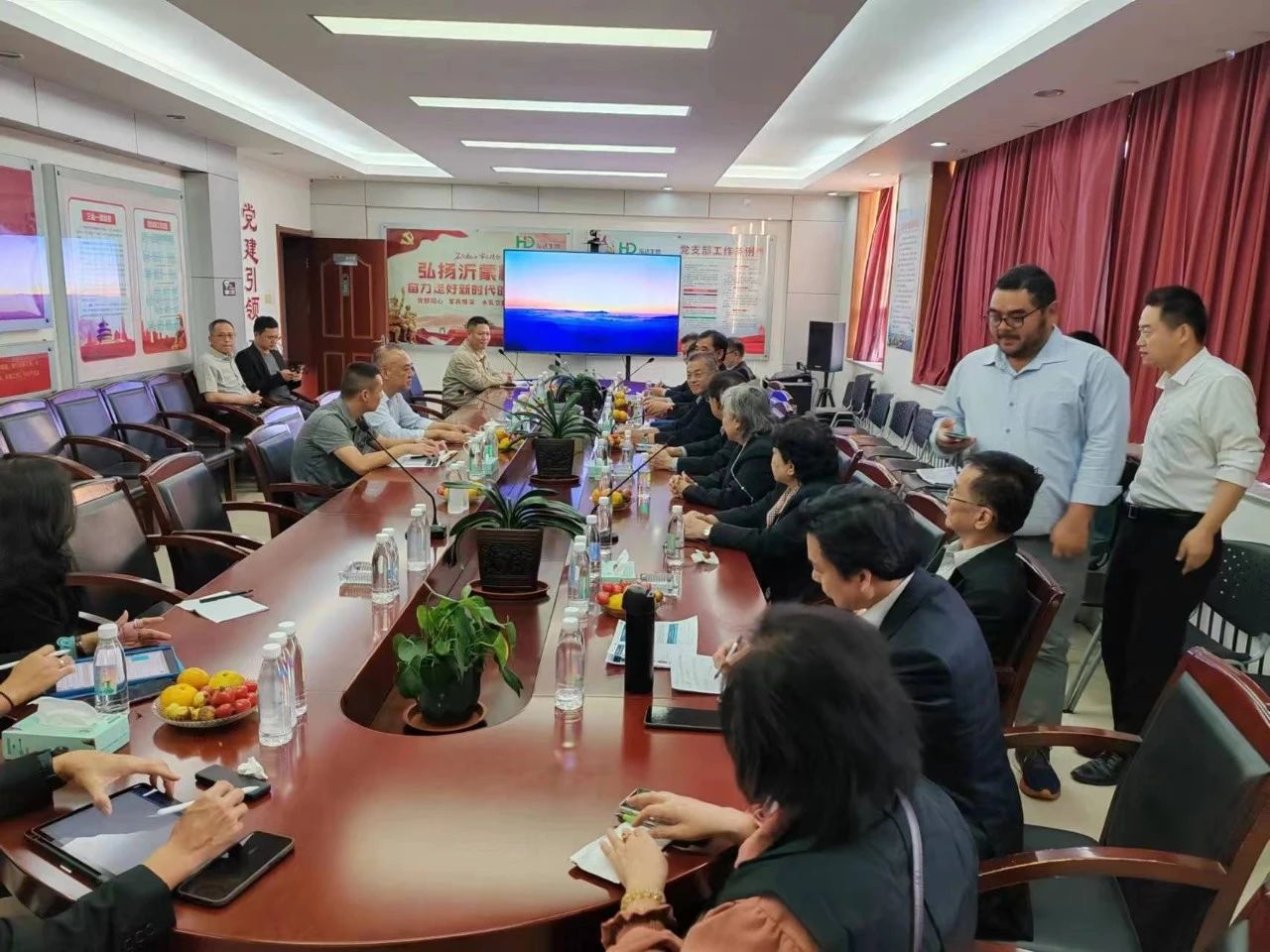泰国木薯贸易公会一行来泓达集团参观交流