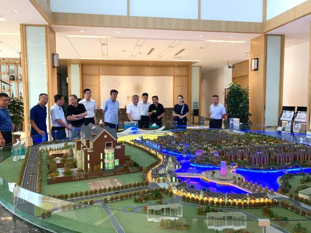 山西省晋中市副市长郭建文一行到泓达集团参观考察
