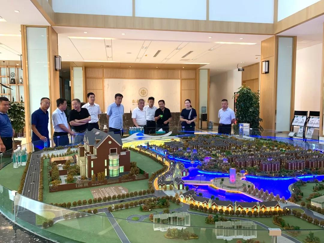 山西省晋中市副市长郭建文一行到泓达集团参观考察