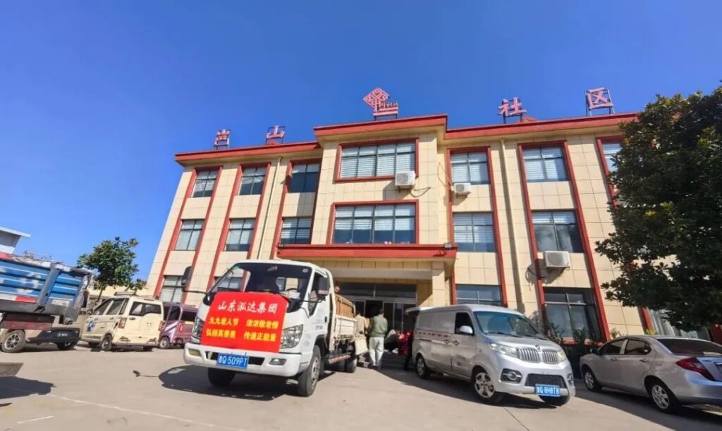 重阳送暖 | 泓达集团连续16年走访慰问高龄老人