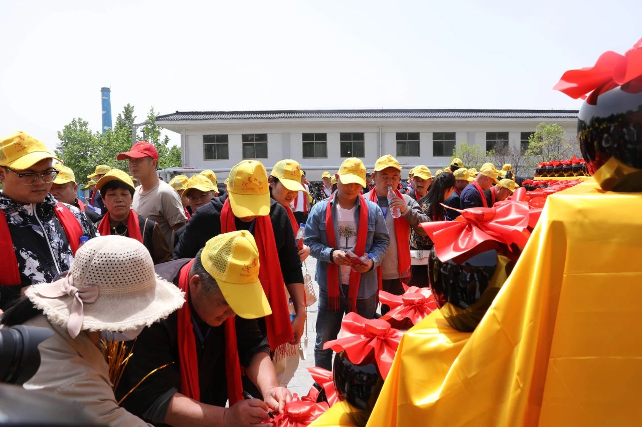 携手奋进 共赢未来 | 山东泓达生物集团2020年度工作总结表彰大会暨沂蒙山酒业首届优质经销商封坛仪式成功举办