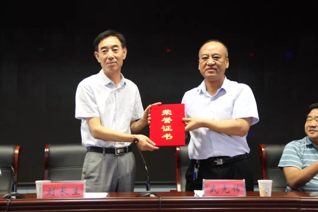 【心系家乡，情系教育，筑梦起航】泓达集团捐资助学仪式隆重举行