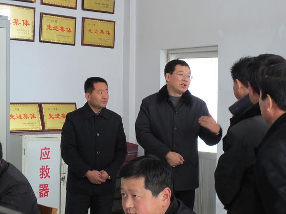 杨原田县长来泓达集团慰问一线职工