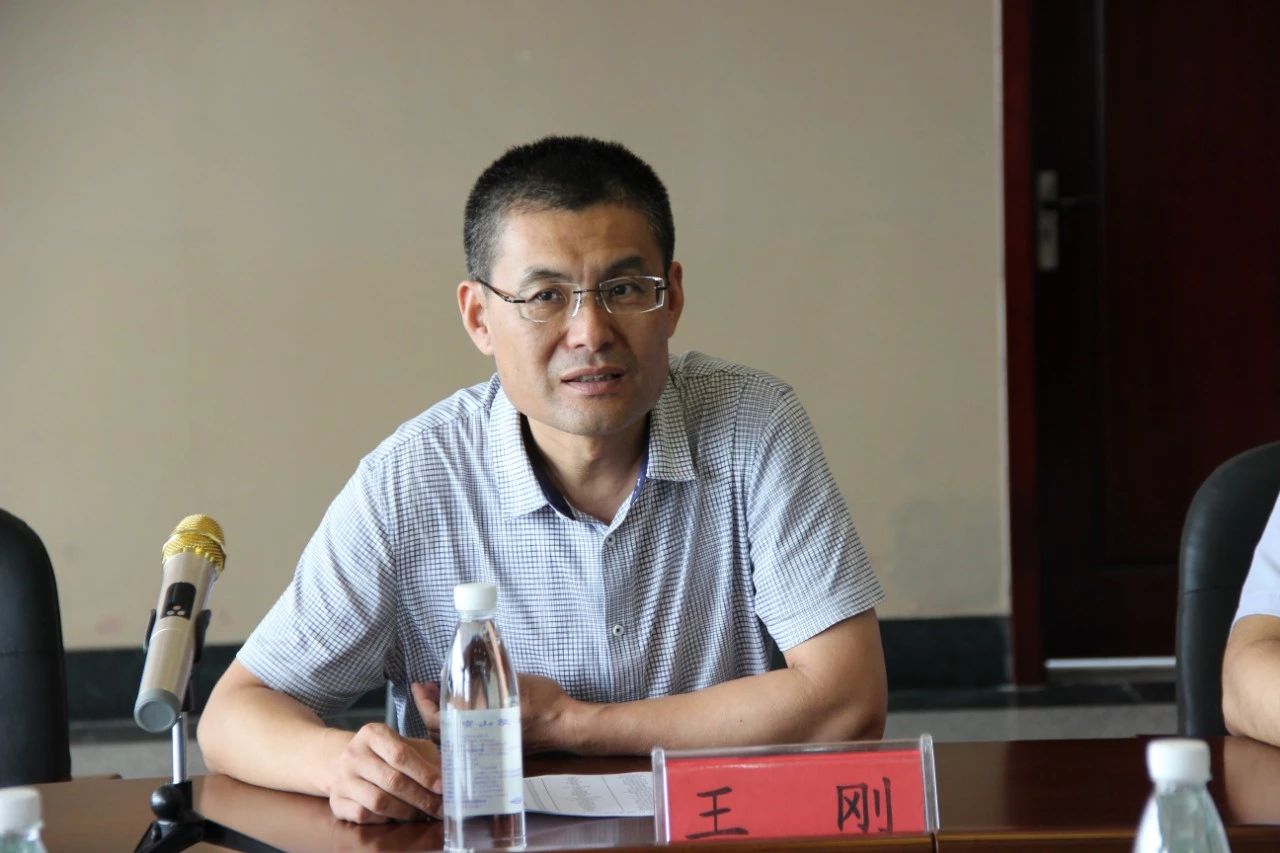 【你好，同学们！】沂水县受捐优秀学生代表到泓达集团参观