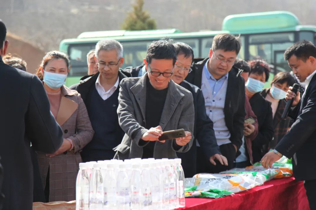 政府搭好台,我们唱好戏 | 小红薯做成大产业